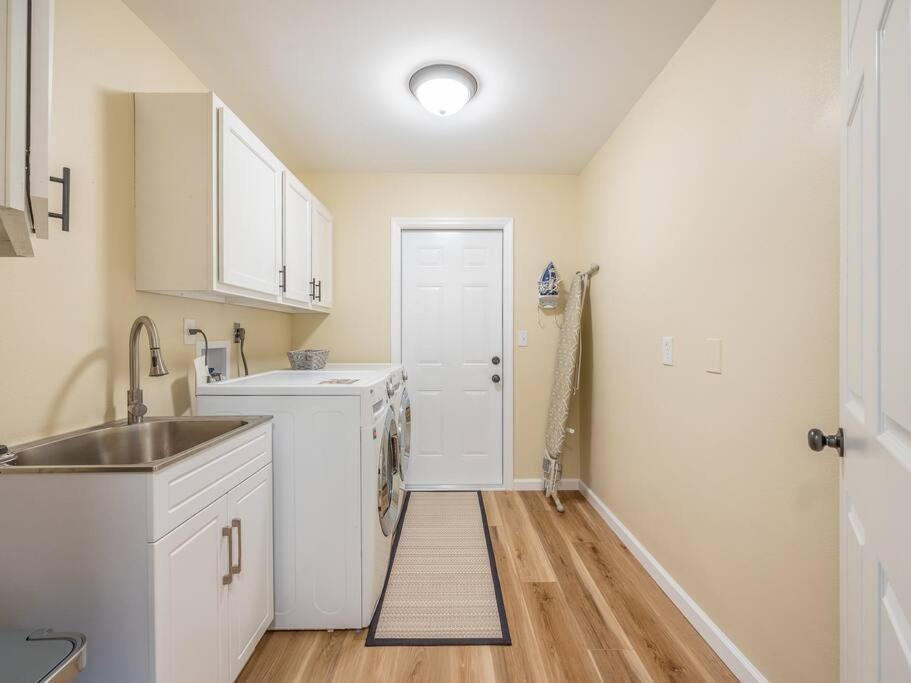 Englewood, Manasota Keys - 2 Bedroom Luxury Villa, Pool, Game Room, 6 Min To Beaches Next To Canal Villa Englewood