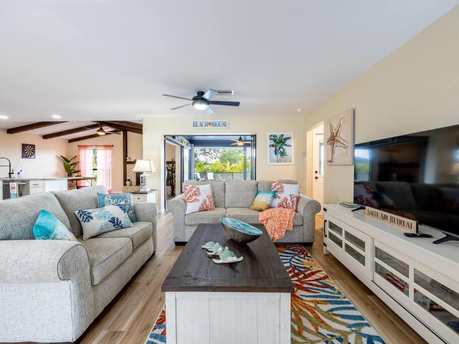 Villa Englewood, Manasota Keys - 2 Bedroom Luxury Villa, Pool, Game Room, 6 Min To Beaches Next To Canal