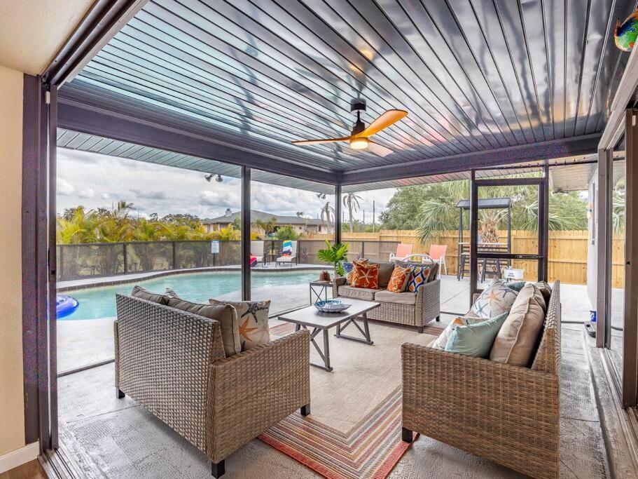 Englewood, Manasota Keys - 2 Bedroom Luxury Villa, Pool, Game Room, 6 Min To Beaches Next To Canal