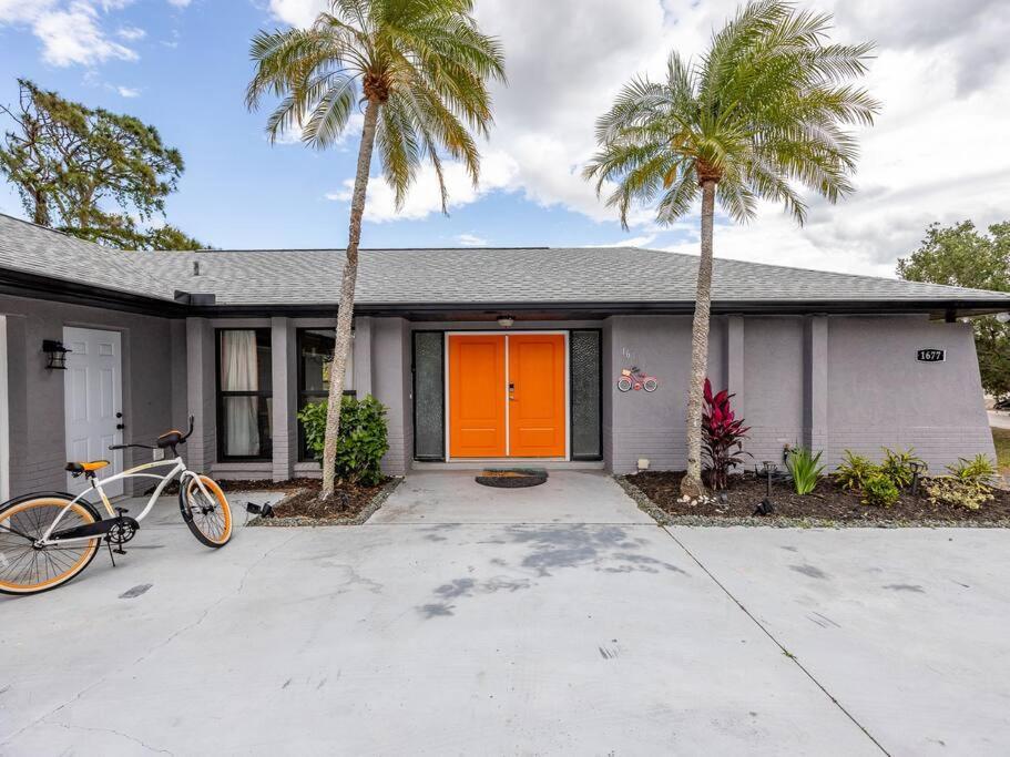 Englewood, Manasota Keys - 2 Bedroom Luxury Villa, Pool, Game Room, 6 Min To Beaches Next To Canal *