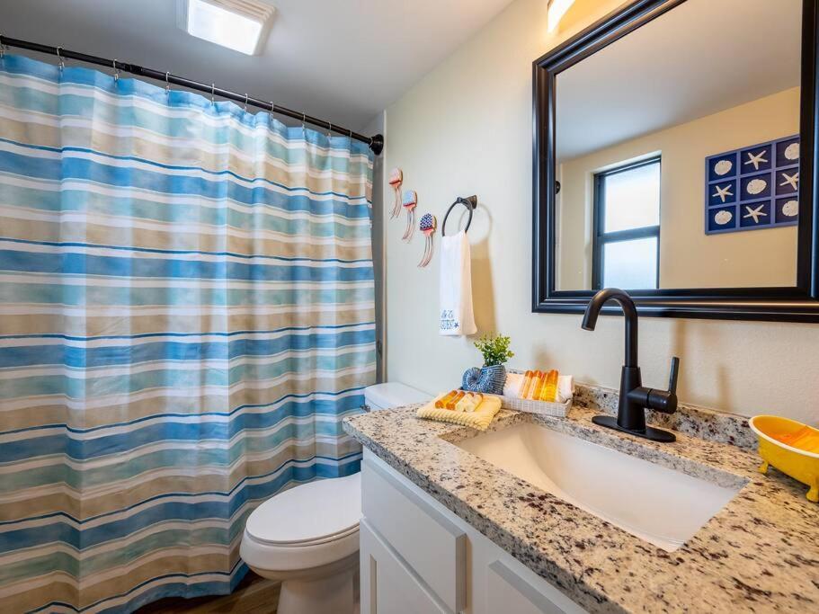 Villa Englewood, Manasota Keys - 2 Bedroom Luxury Villa, Pool, Game Room, 6 Min To Beaches Next To Canal