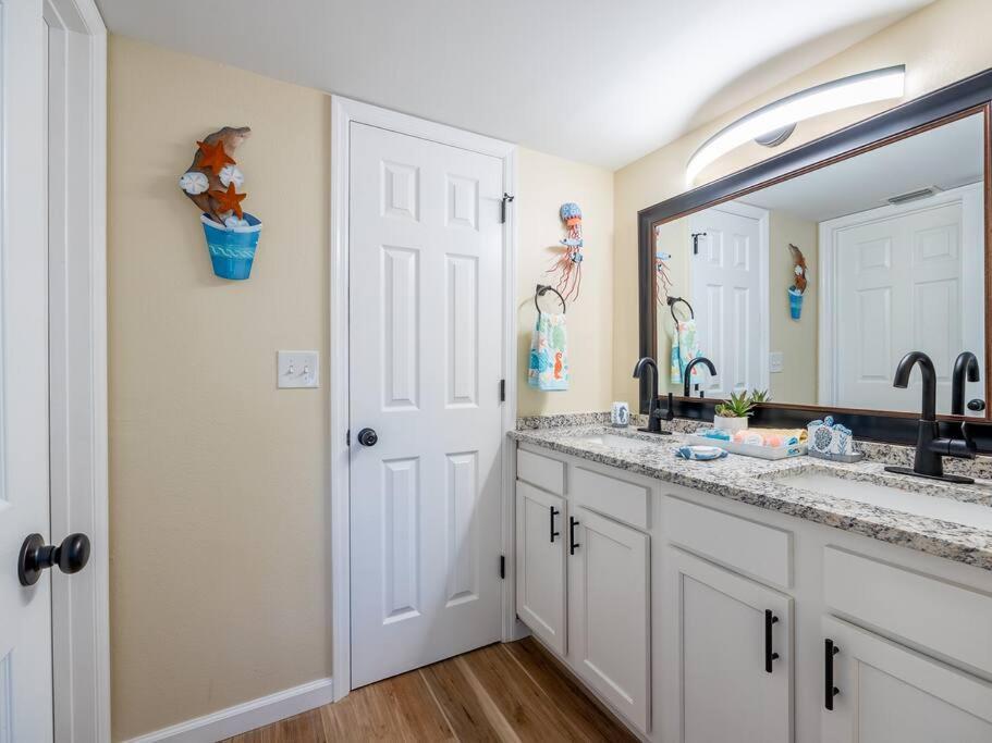 Englewood, Manasota Keys - 2 Bedroom Luxury Villa, Pool, Game Room, 6 Min To Beaches Next To Canal