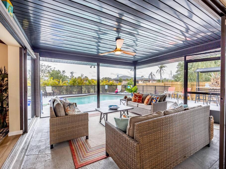 Englewood, Manasota Keys - 2 Bedroom Luxury Villa, Pool, Game Room, 6 Min To Beaches Next To Canal *