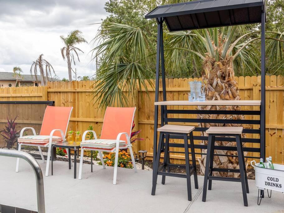 Englewood, Manasota Keys - 2 Bedroom Luxury Villa, Pool, Game Room, 6 Min To Beaches Next To Canal *