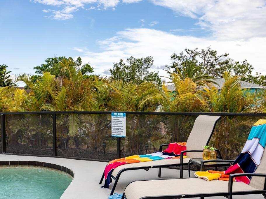 Englewood, Manasota Keys - 2 Bedroom Luxury Villa, Pool, Game Room, 6 Min To Beaches Next To Canal Villa
